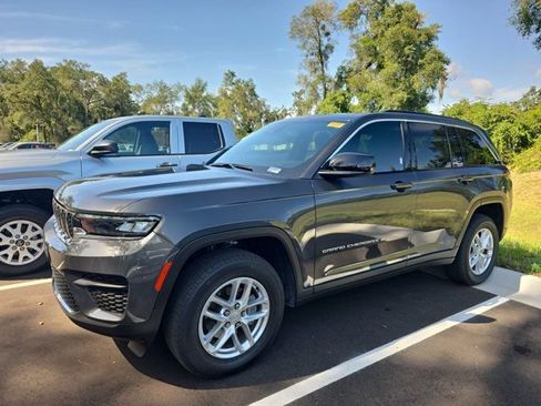 Used 2025 Jeep Grand Cherokee Laredo X w/ Luxury Tech Group I RWD image 4
