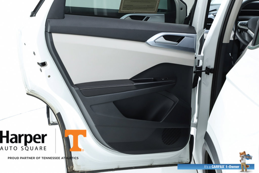 Used 2025 Volkswagen Taos SE w/ Panoramic Sunroof Package AWD/4WD image 17