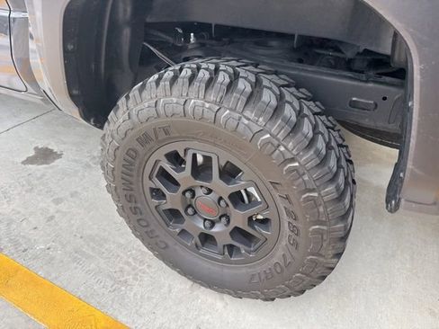 Used 2025 Toyota Tacoma SR5 AWD/4WD image 14