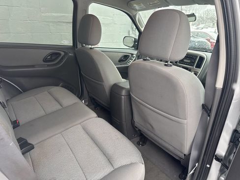 Used 2005 Ford Escape XLT image 24