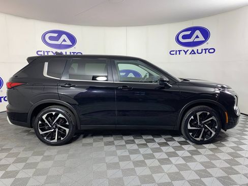 Used 2024 Mitsubishi Outlander SE FWD image 2