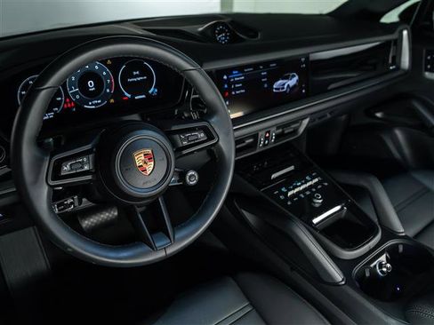Certified 2025 Porsche Cayenne Coupe image 4