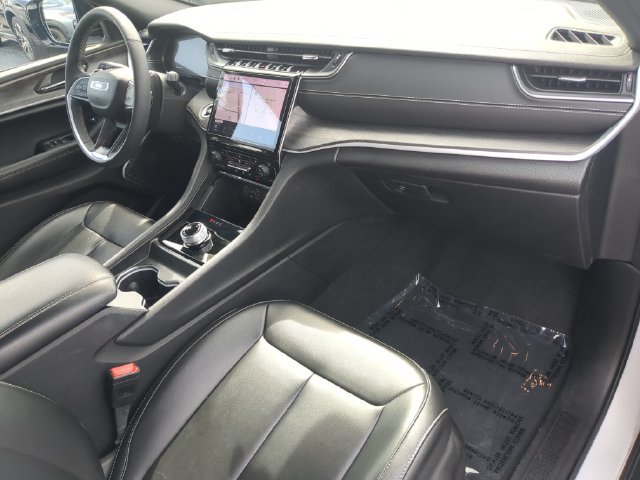 Used 2025 Jeep Grand Cherokee Limited RWD image 15
