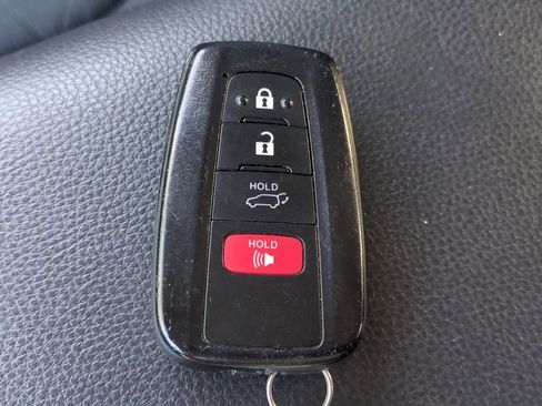 Used 2019 Toyota RAV4 XLE w/ Convenience Package image 28