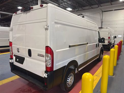 Used 2025 RAM ProMaster 2500 w/ Convenience Group FWD image 3
