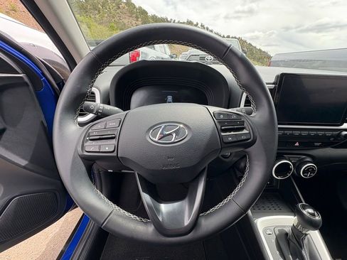 Used 2024 Hyundai Venue Limited FWD image 2