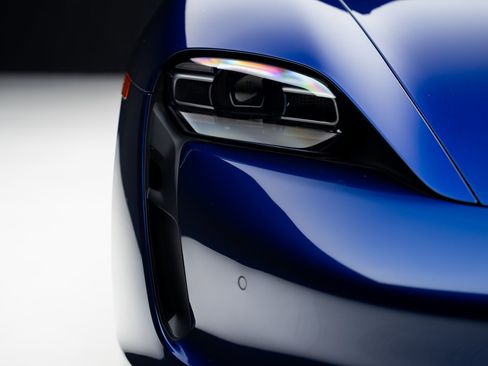 Used 2023 Porsche Taycan w/ Premium Package image 8