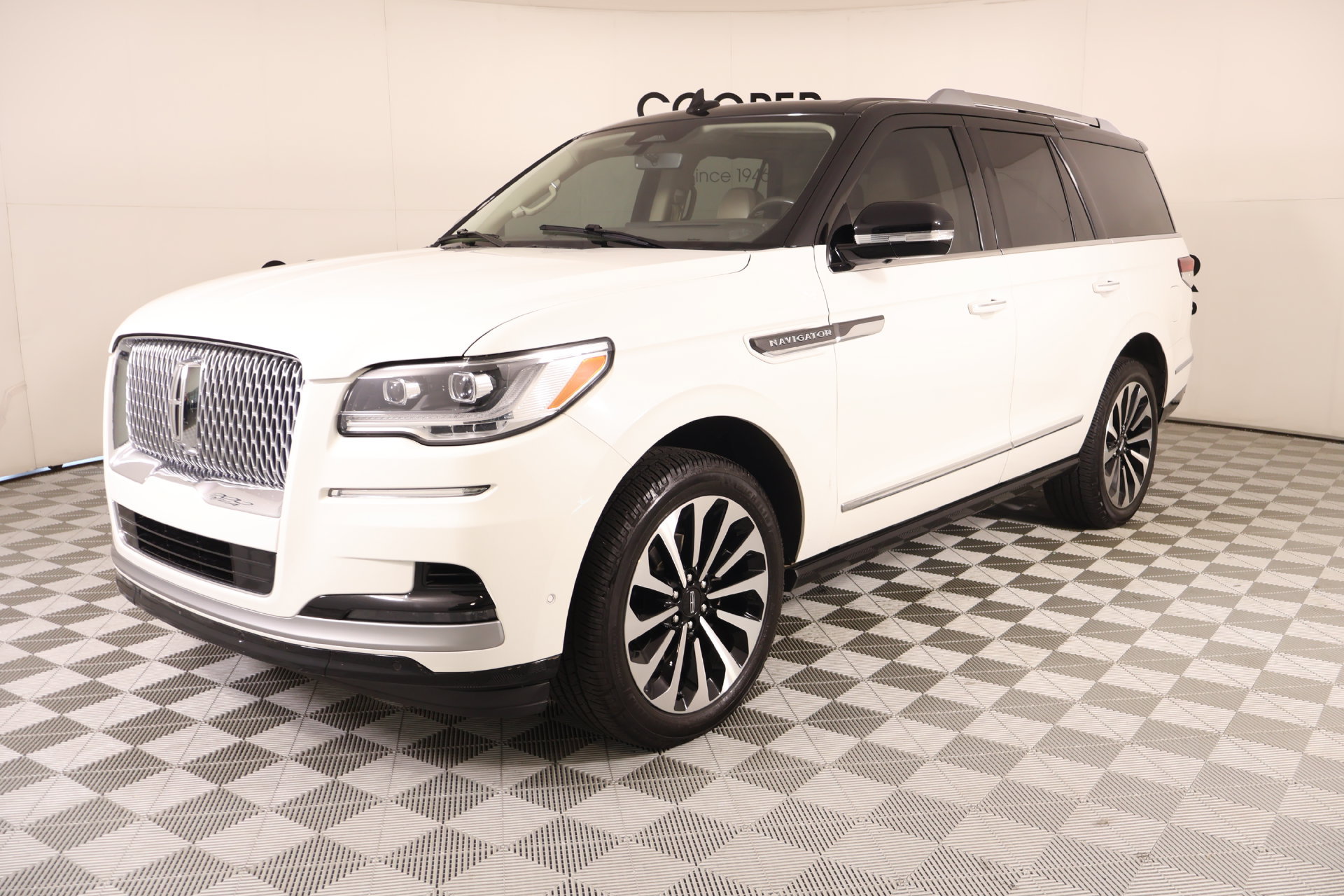 Used 2023 Lincoln Navigator Reserve AWD/4WD image 10