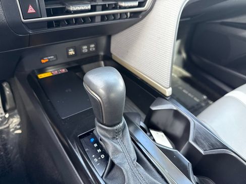 Used 2025 Toyota Camry SE w/ Convenience Package FWD image 25