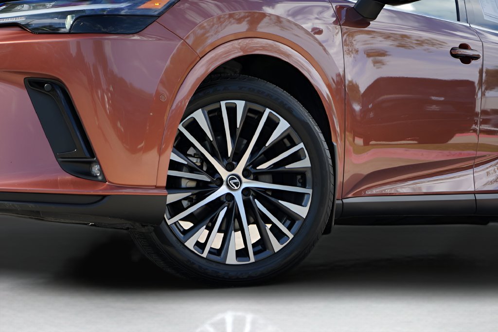 Used 2024 Lexus RX 350 Premium Plus w/ Convenience Package FWD image 4