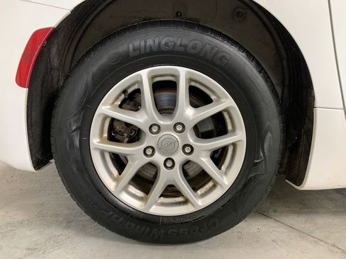 Used 2017 Chrysler Pacifica Touring image 10