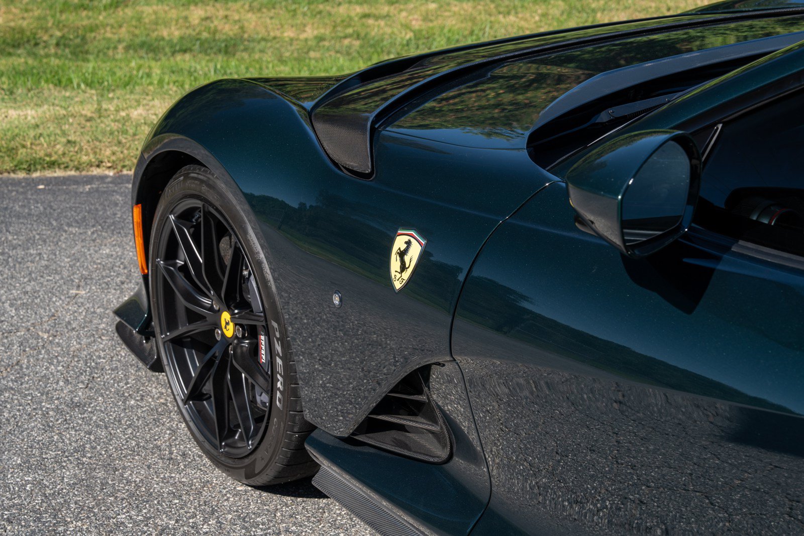 Used 2022 Ferrari 812 Competizione RWD image 9