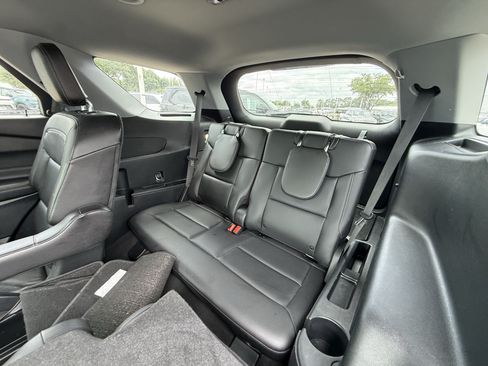Used 2022 Ford Explorer XLT w/ Equipment Group 202A RWD image 30