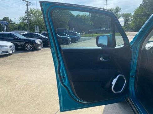 Used 2021 Jeep Renegade Latitude w/ Convenience Group FWD image 17
