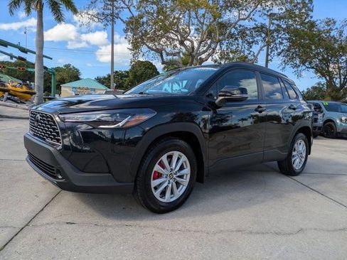 Used 2024 Toyota Corolla Cross LE w/ Moonroof Package image 7