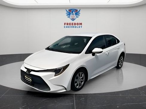 Used 2020 Toyota Corolla LE FWD image 1