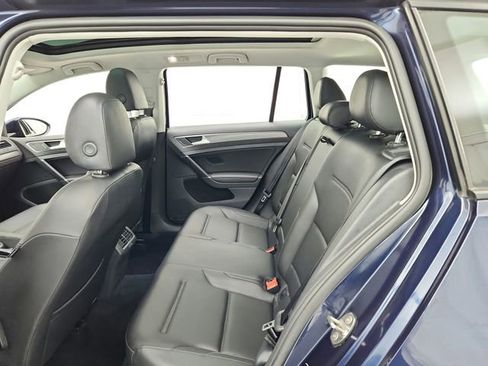 Used 2018 Volkswagen Golf SE image 37