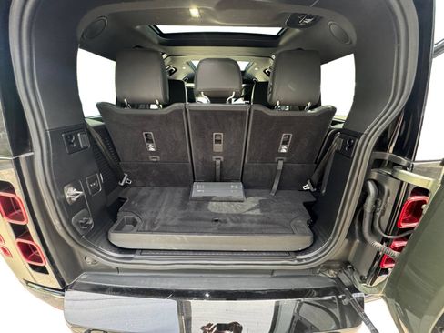 Used 2024 Land Rover Defender 130 X-Dynamic SE AWD/4WD image 19