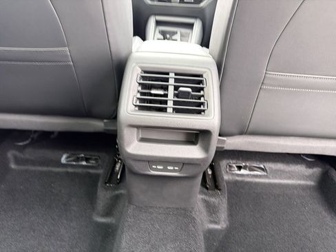 New 2026 Volkswagen Tiguan SE image 21