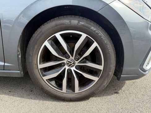 Used 2025 Volkswagen Jetta SE w/ Sunroof Package image 4