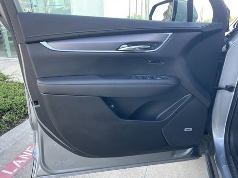 Certified 2025 Cadillac XT6 Luxury image 32