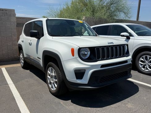 Used 2023 Jeep Renegade Latitude AWD/4WD image 5