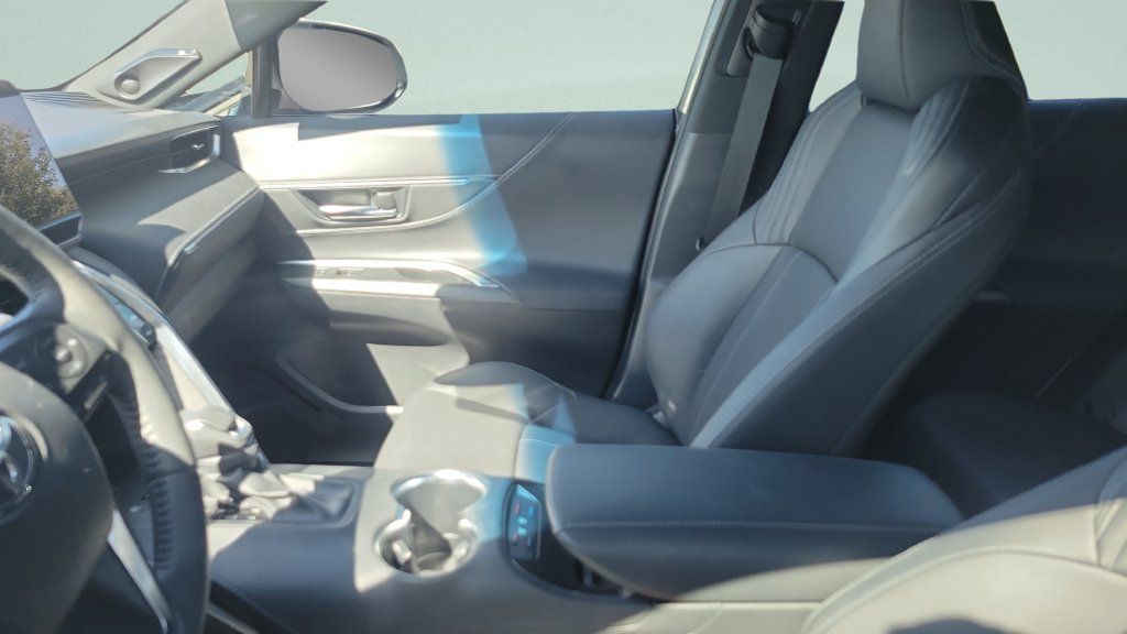 Used 2024 Toyota Venza Limited AWD/4WD image 5