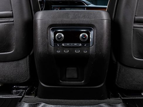 Used 2023 GMC Yukon XL Denali Ultimate image 32