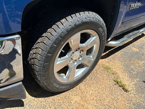 Used 2018 Chevrolet Silverado 1500 LT w/ Texas Edition RWD image 9