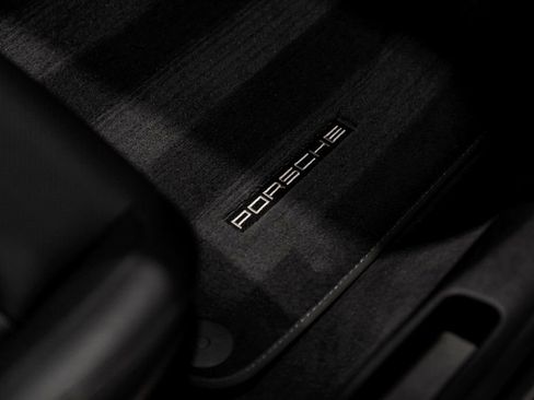 Used 2024 Porsche 911 Carrera GTS w/ Premium Package image 28