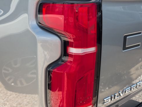 Used 2024 Chevrolet Silverado 2500 High Country w/ High Country Premium Package AWD/4WD image 12
