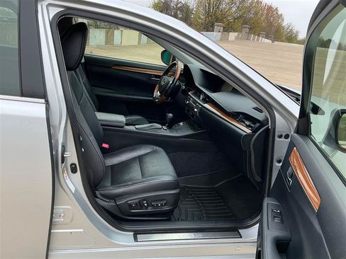 Used 2014 Lexus ES 300h w/ Luxury Package w/Bamboo Trim FWD image 35