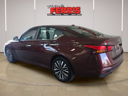 Used 2024 Nissan Altima 2.5 SV FWD image 7