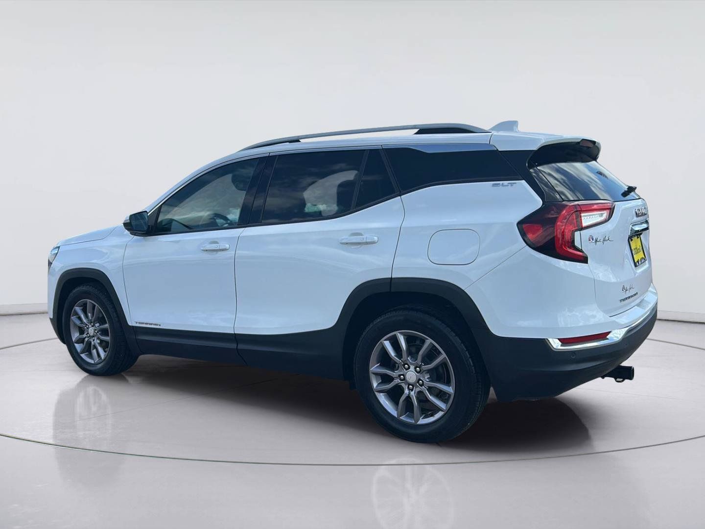 Used 2023 GMC Terrain SLT w/ Tech Package FWD image 6