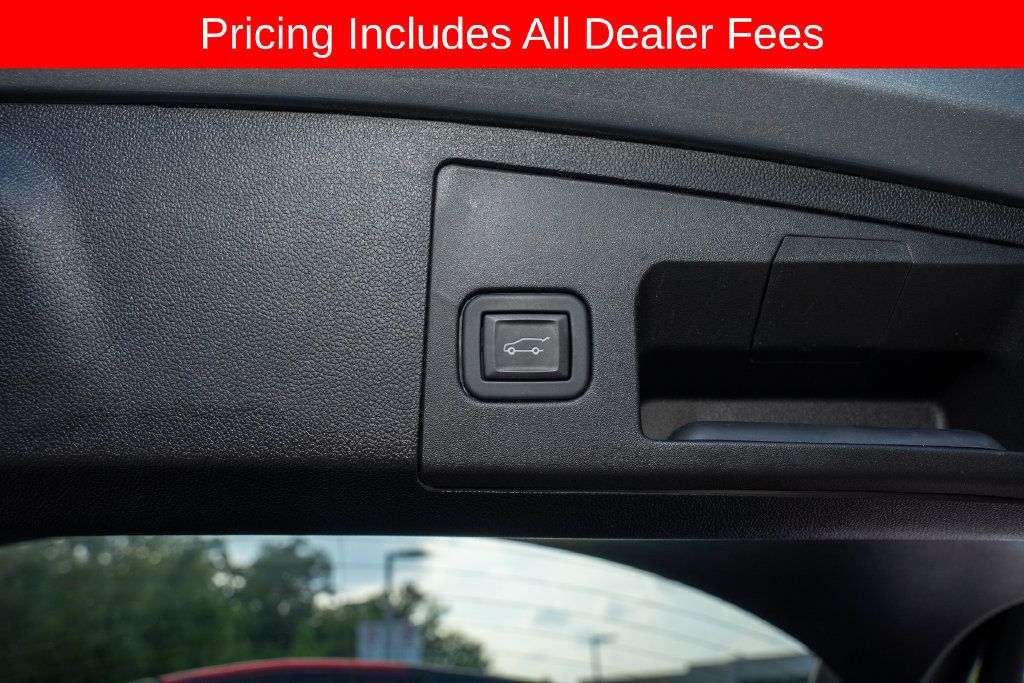 Used 2024 Cadillac XT4 Luxury w/ Cold Weather Package FWD image 7