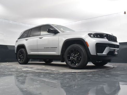 New 2026 Jeep Grand Cherokee Altitude AWD/4WD image 44