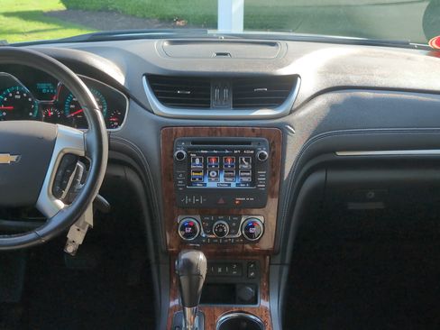Used 2014 Chevrolet Traverse LT AWD/4WD image 28