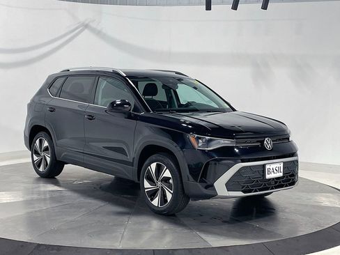 Used 2025 Volkswagen Taos SE AWD/4WD image 37