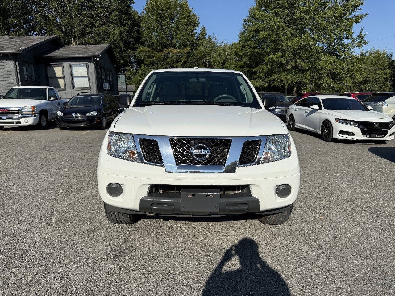 Used 2015 Nissan Frontier SV AWD/4WD image 3