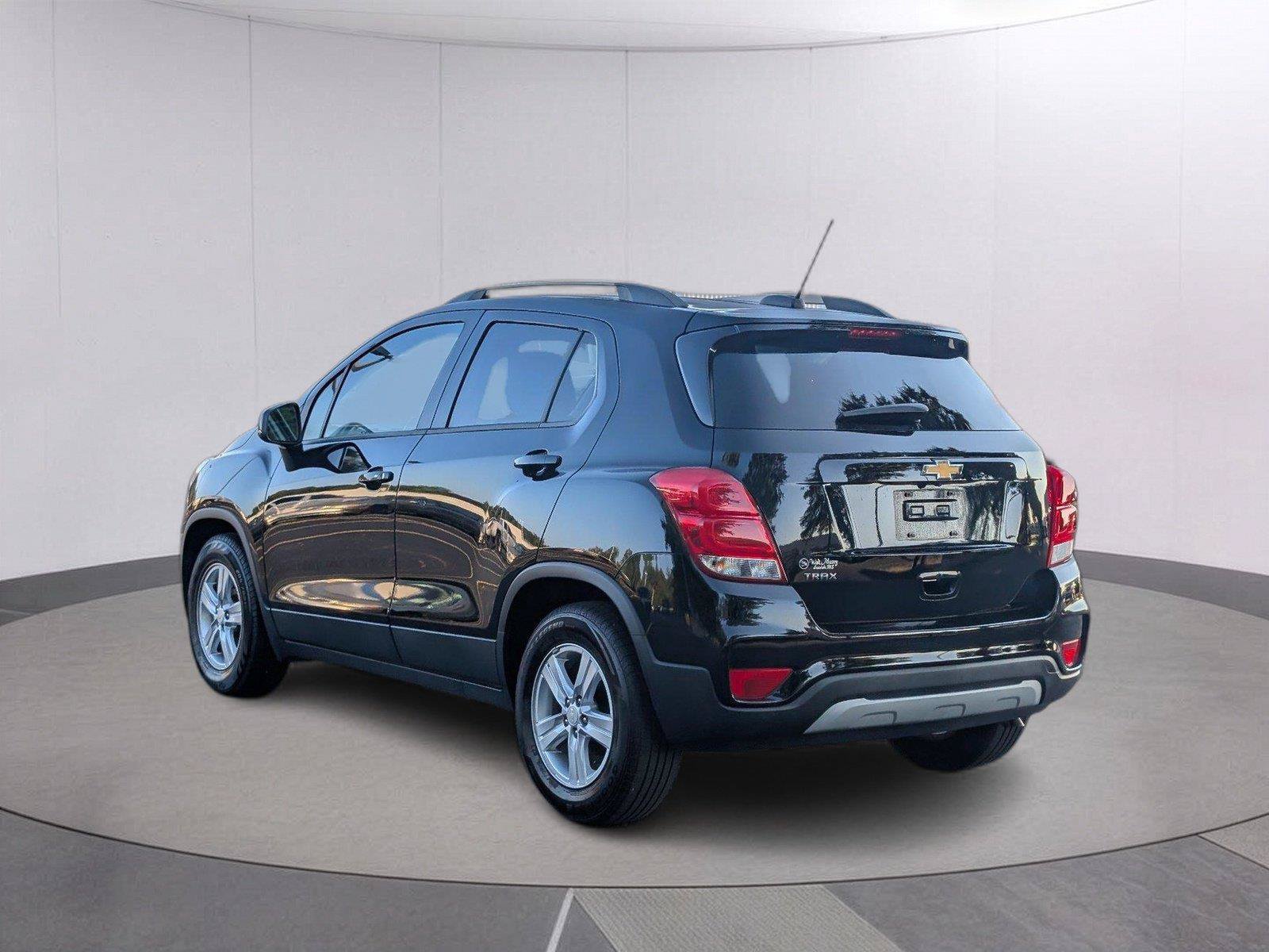 Used 2022 Chevrolet Trax LT w/ LT Convenience Package FWD image 3