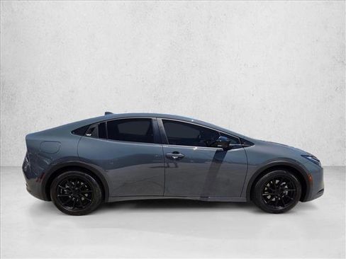 Used 2023 Toyota Prius Prime FWD image 4