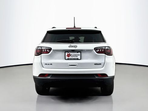 Used 2022 Jeep Compass Latitude AWD/4WD image 6