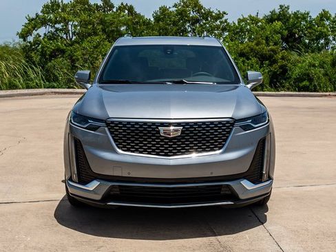 New 2025 Cadillac XT6 Luxury image 2
