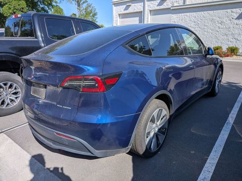 Used 2023 Tesla Model Y Long Range AWD/4WD image 2