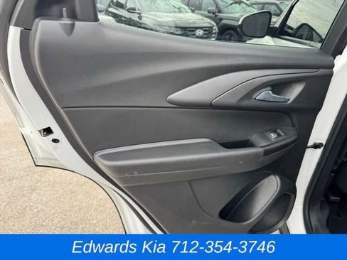 Used 2022 Chevrolet TrailBlazer LT w/ Sun and Liftgate Package image 11