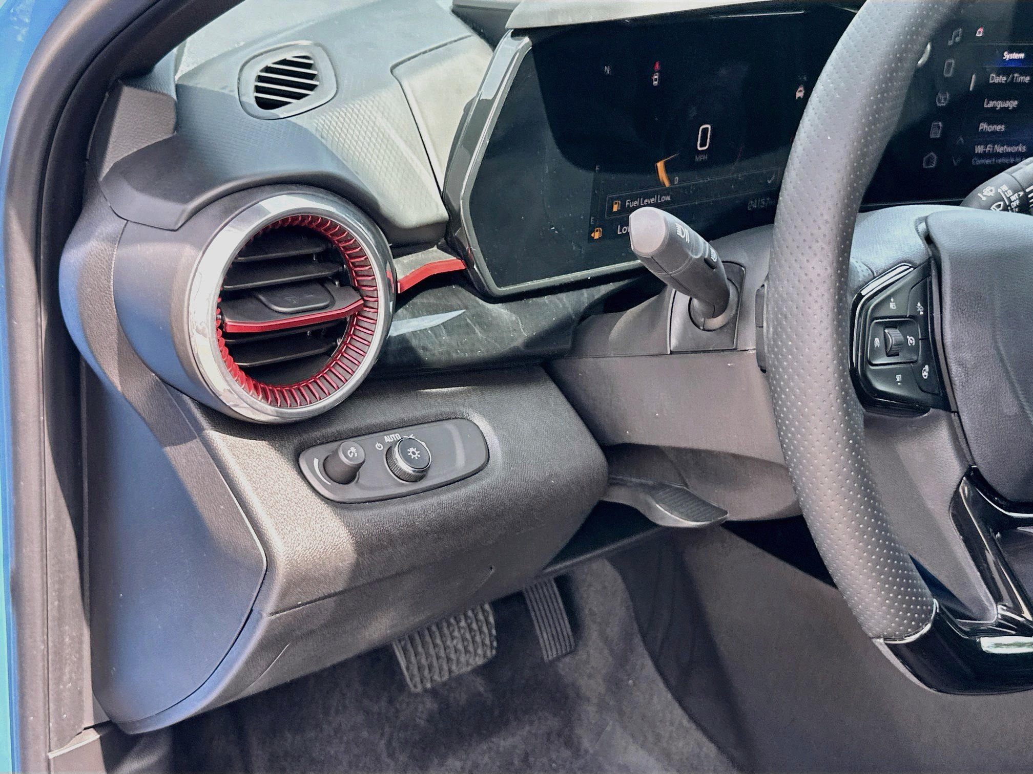 Used 2024 Chevrolet Trax RS FWD image 10