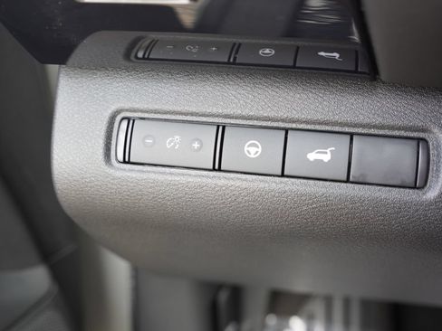 Used 2025 Nissan Pathfinder SV FWD image 26
