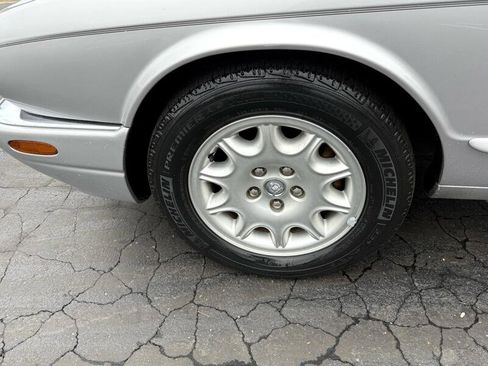 Used 2001 Jaguar XJ8 image 10