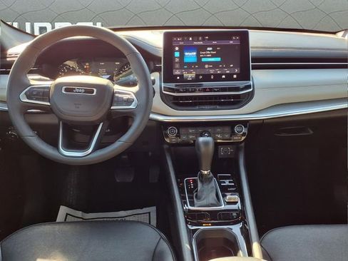 Used 2023 Jeep Compass Limited image 16