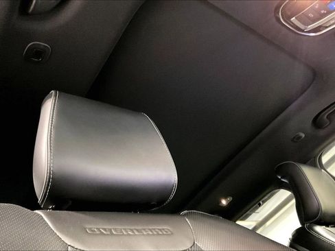 Used 2022 Jeep Grand Cherokee Overland w/ Adv Protech Group III image 20